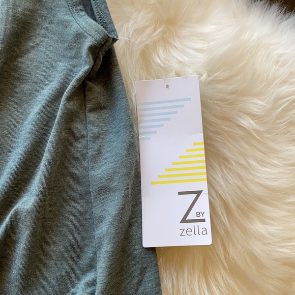 Z by Zella crop top with mesh paneling size M - Picture 2 of 5